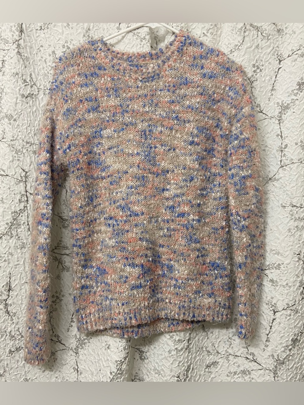 SO Cream Speckled Crewneck Sweater with Blue and Pink Accents Size Small